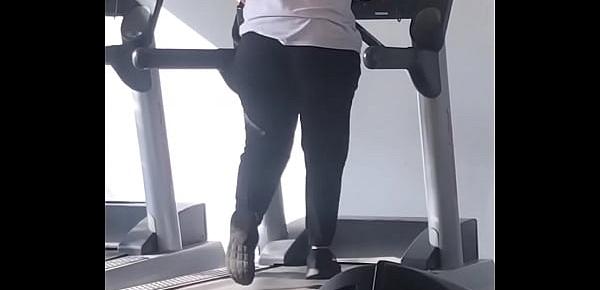  Big booty treadmill girl